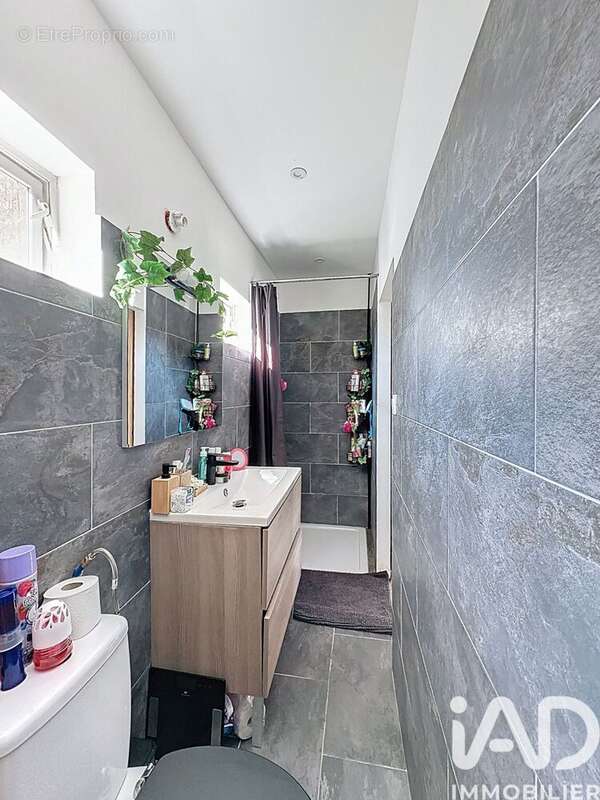 Maison 81 m² à Jonquieres-Saint-Vincent  - photo 7