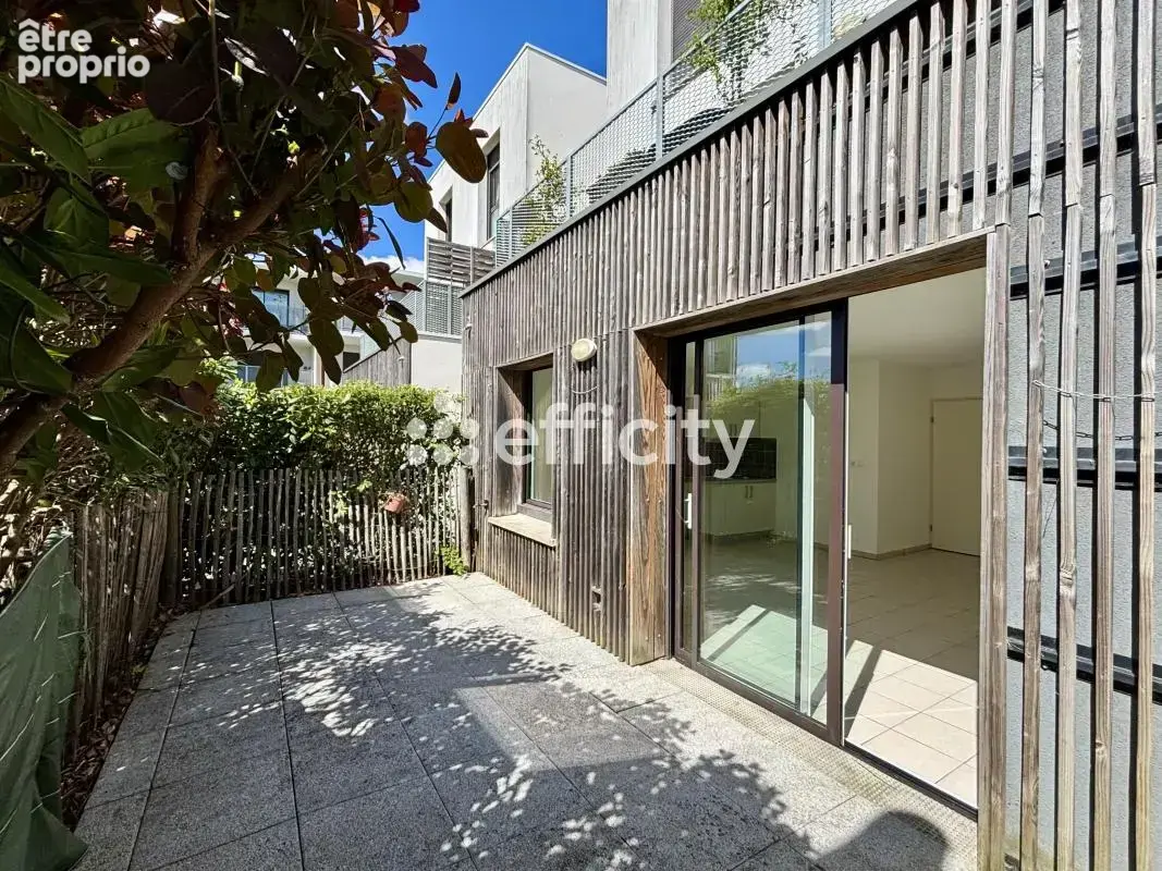 Appartement à BEAUZELLE