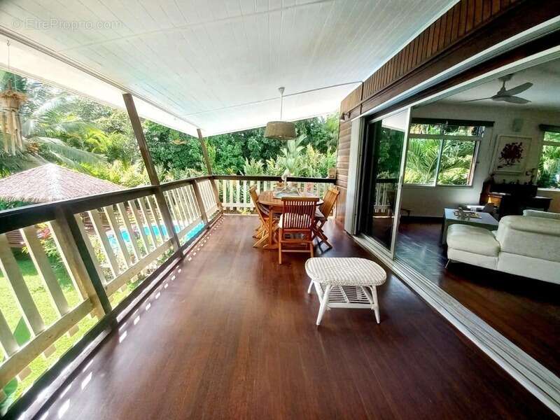 Maison à PETIT-BOURG