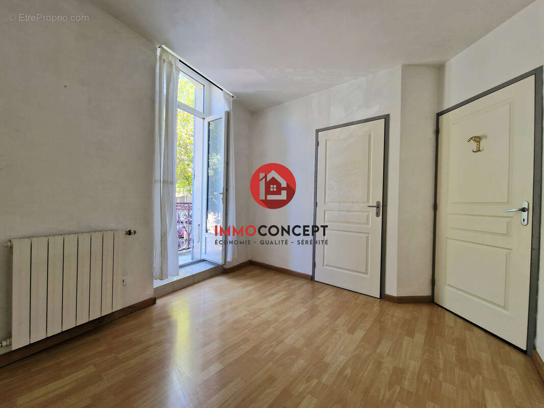 Appartement à BAGNOLS-SUR-CEZE