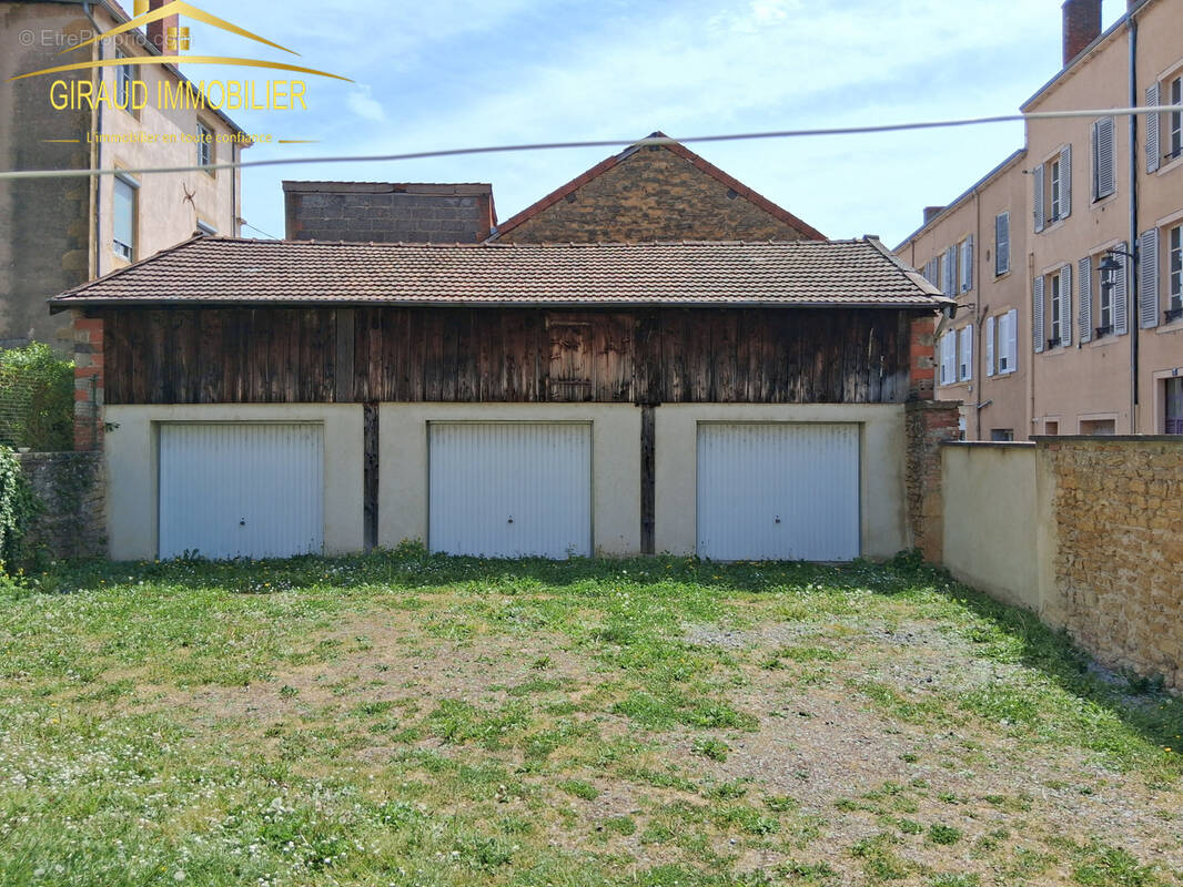 Parking à CHARLIEU