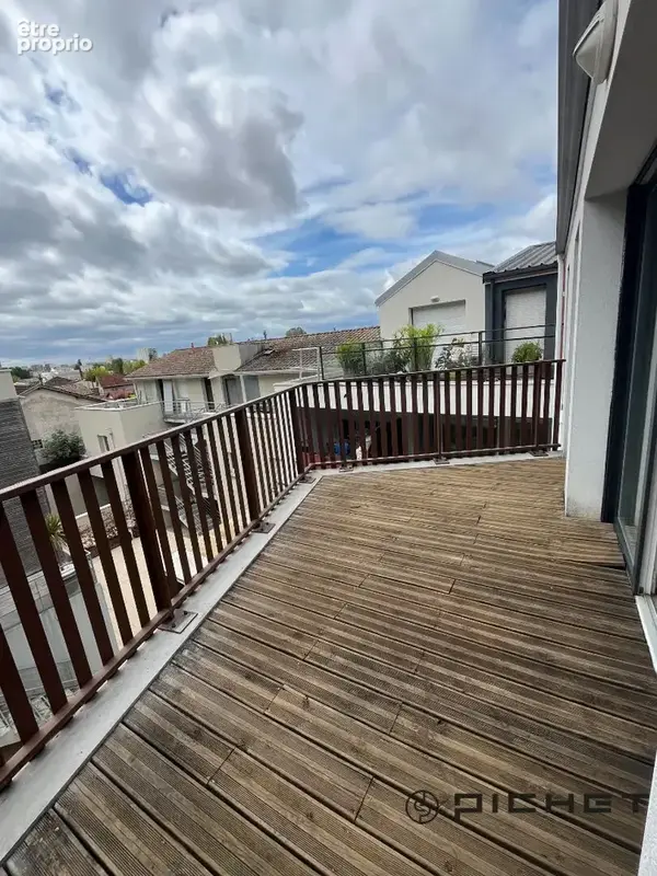 Agréable T3 avec extérieur et parking à Cenon - photo 2