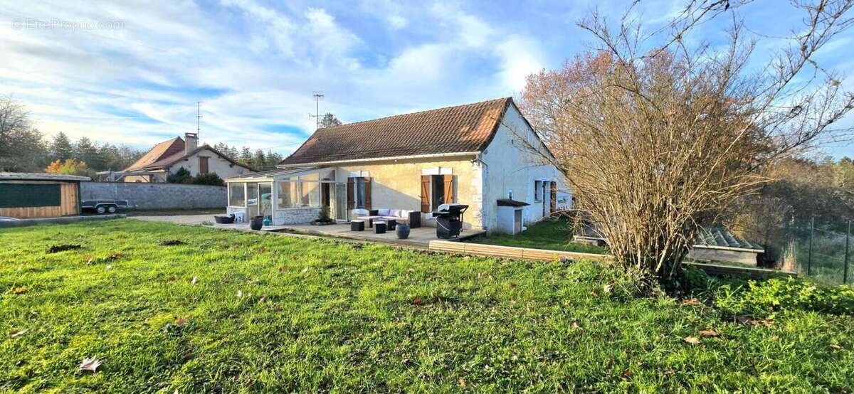 Maison à SAINT-MARTIAL-D'ARTENSET