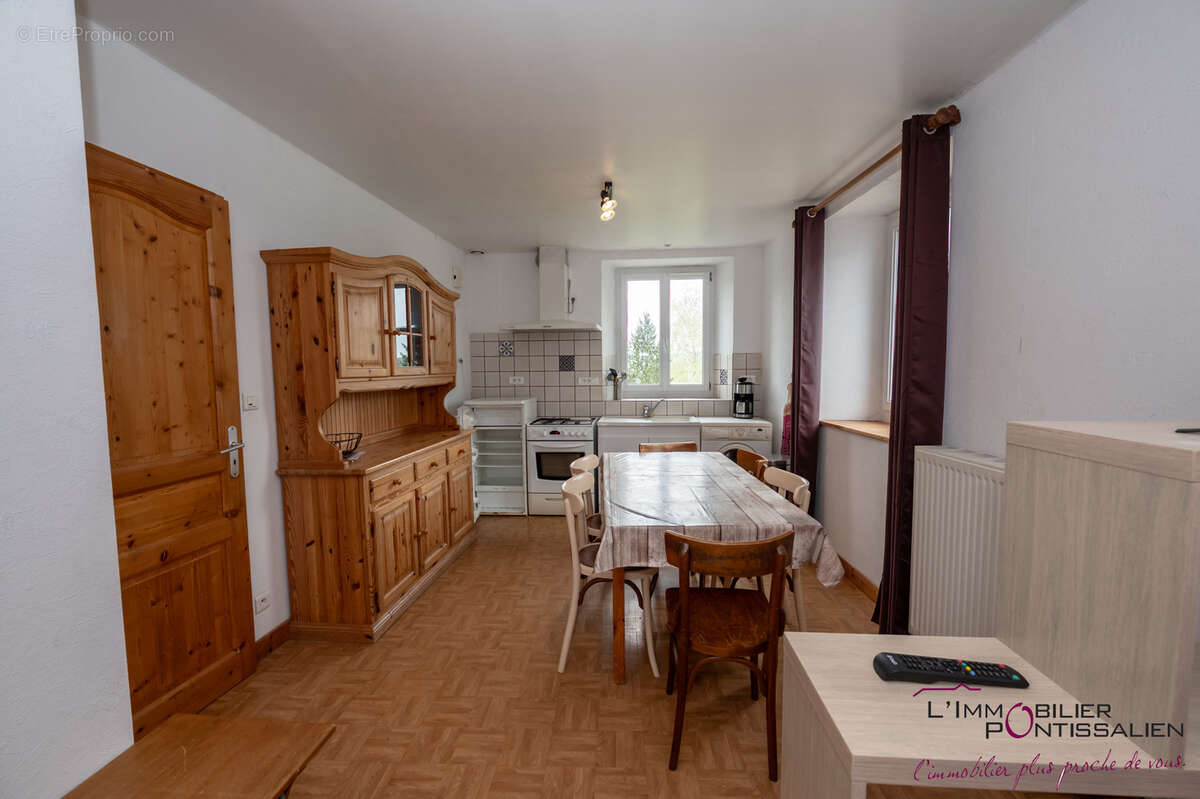 Maison à CHAPELLE-DES-BOIS