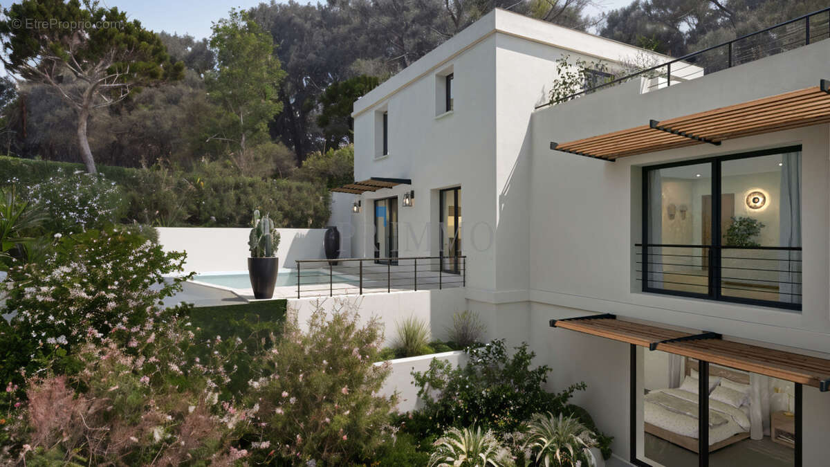 St raphael terrain 808m2 pour un projet villa 216m2 sp - photo 4