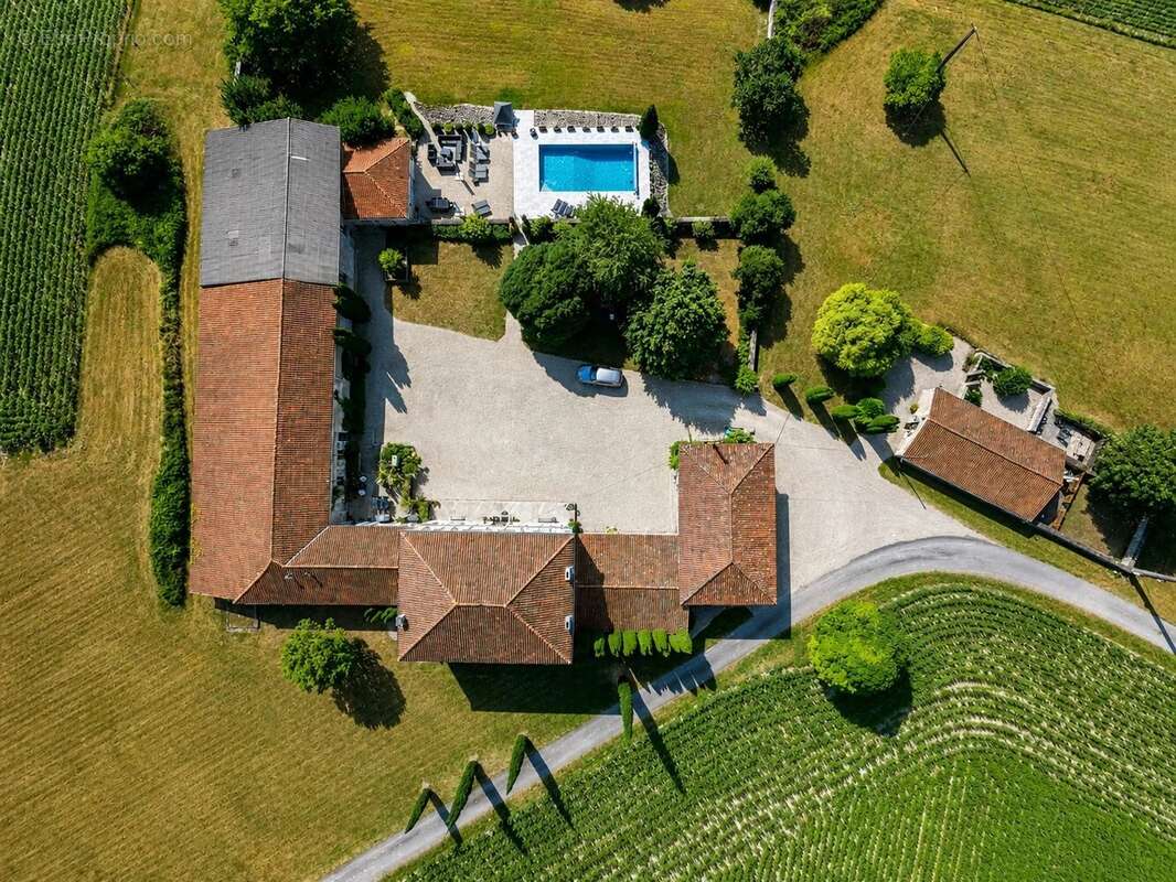 Manoir et domaine exceptionnels situés sur un terrain de 2.8 hectares - photo 14