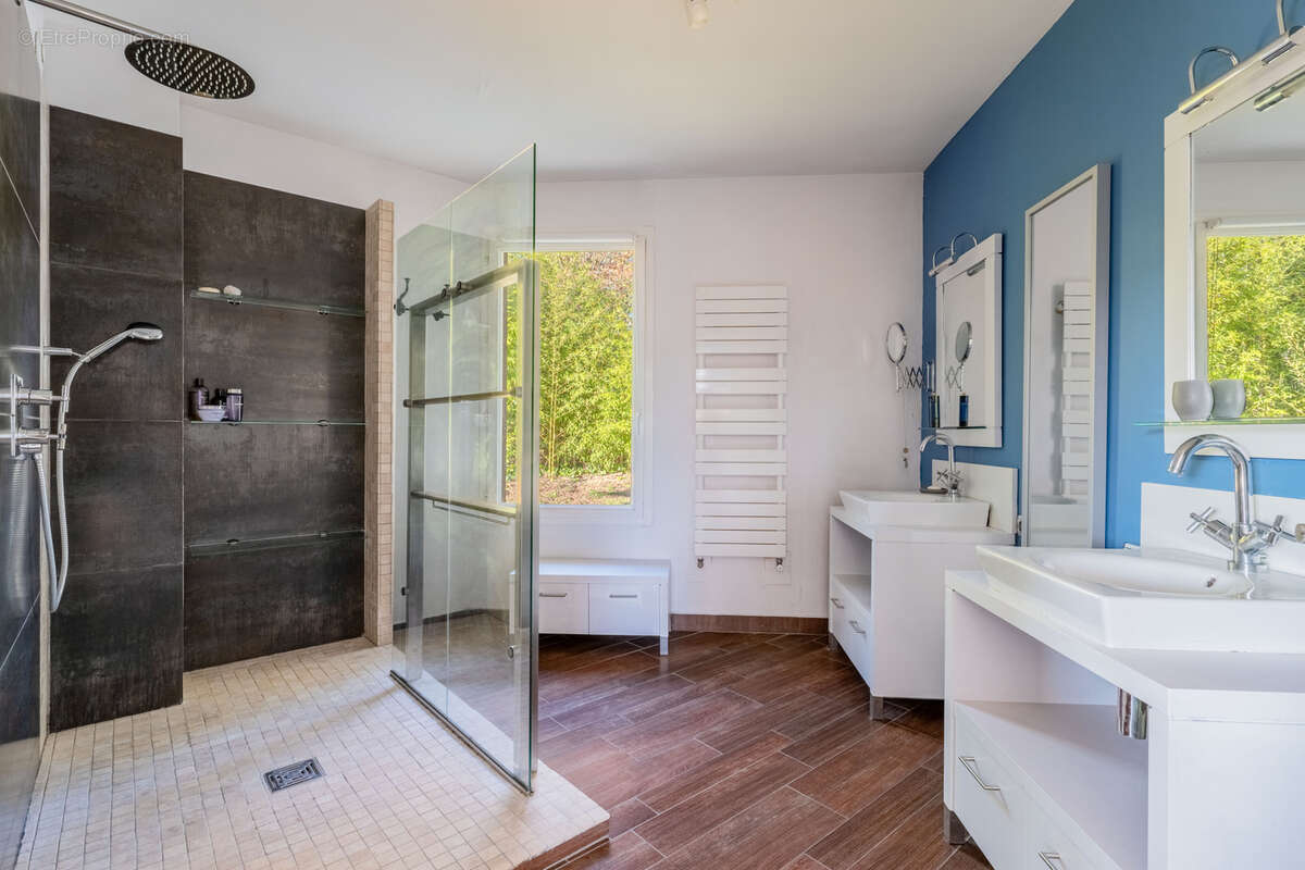 Maison à LA TOUR-DE-SALVAGNY