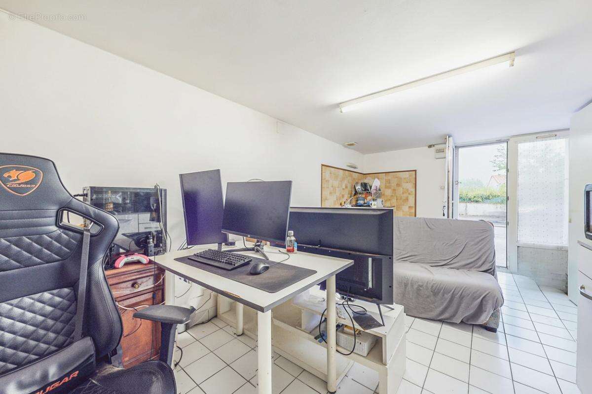 Immeuble de rapport à Saintes, 6 logements meublés, fort potentiel locatif - photo 13