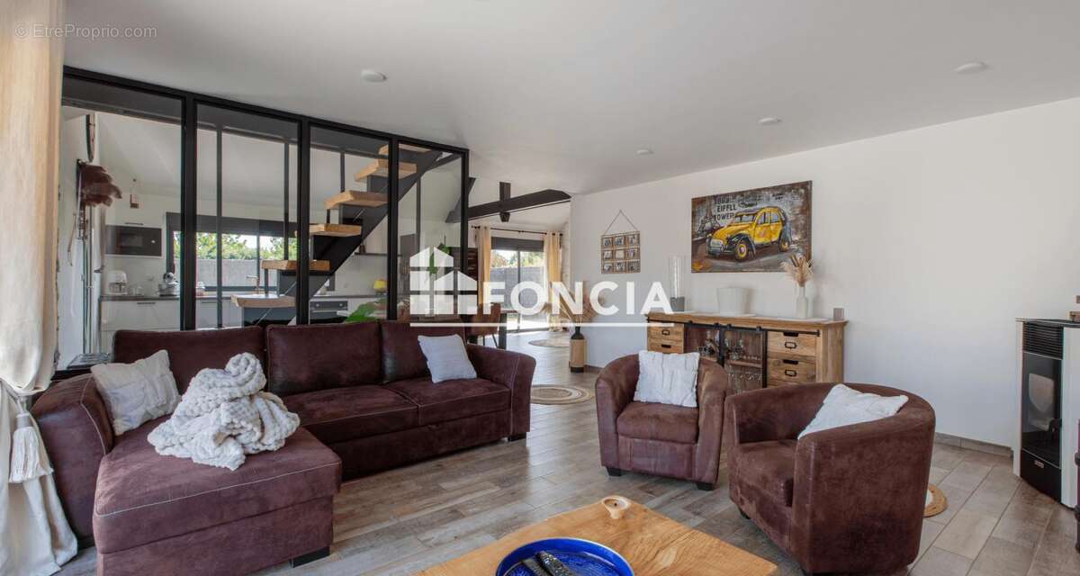 Commerce à NAZELLES-NEGRON