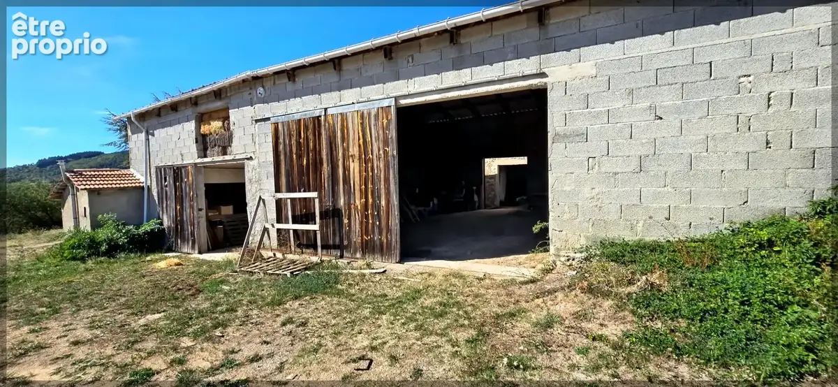 Saint-michel-de-chabrillanoux   propriété avec deux habitations, dépendances et plus de 15 000 m2 de terrain - photo 18