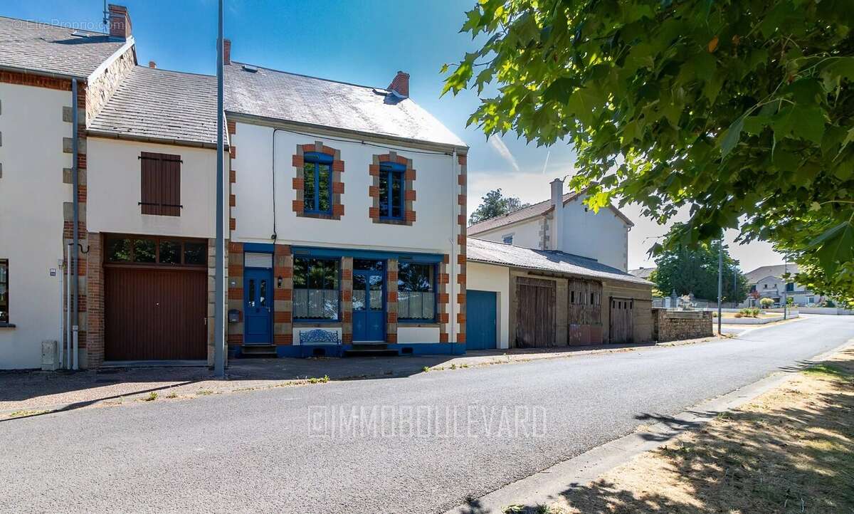 Maison avec jardin et garage à St. Maurice près Pionsat - photo 2
