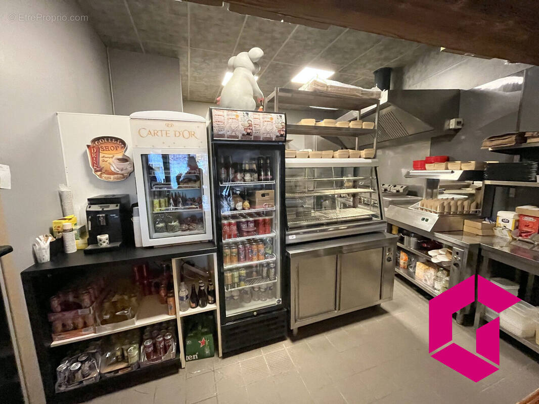 Commerce à CRAPONNE-SUR-ARZON