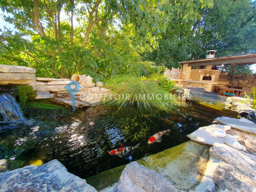 ENTRE UZES ET BAGNOLS SUR CEZE : Villa récente 4 chambres avec garage et petite piscine - photo 2