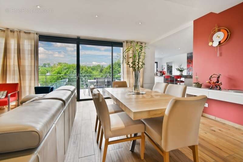 Maison à MONTREUIL-SOUS-PEROUSE