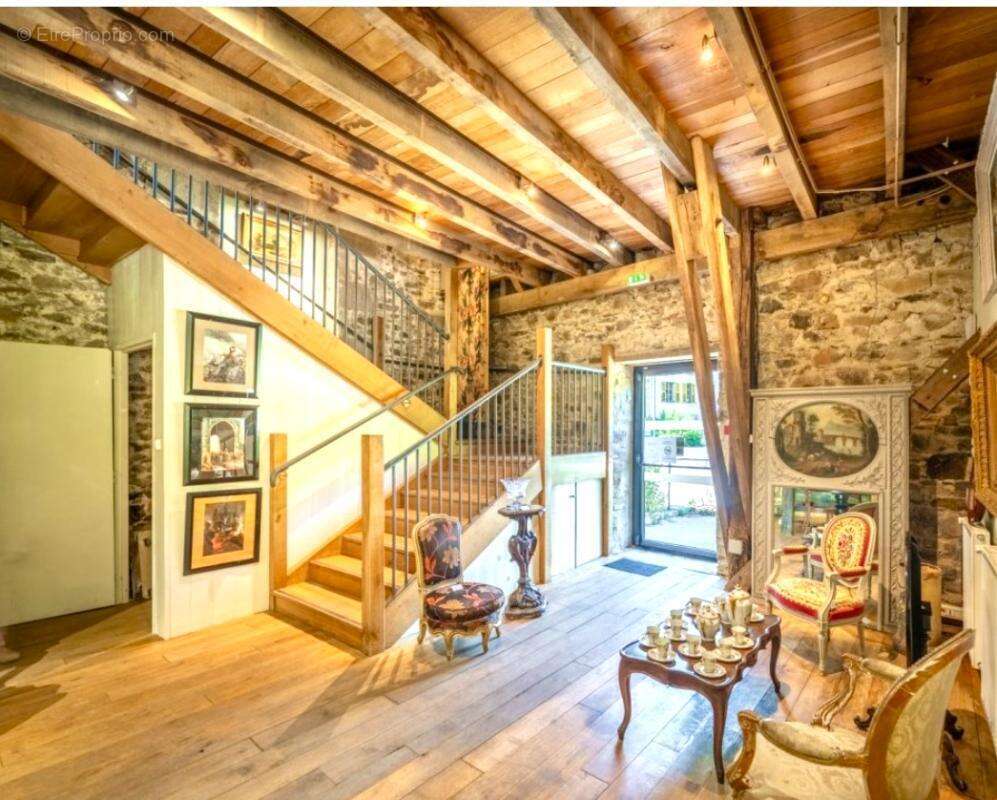 Maison à SAINT-LEONARD-DE-NOBLAT