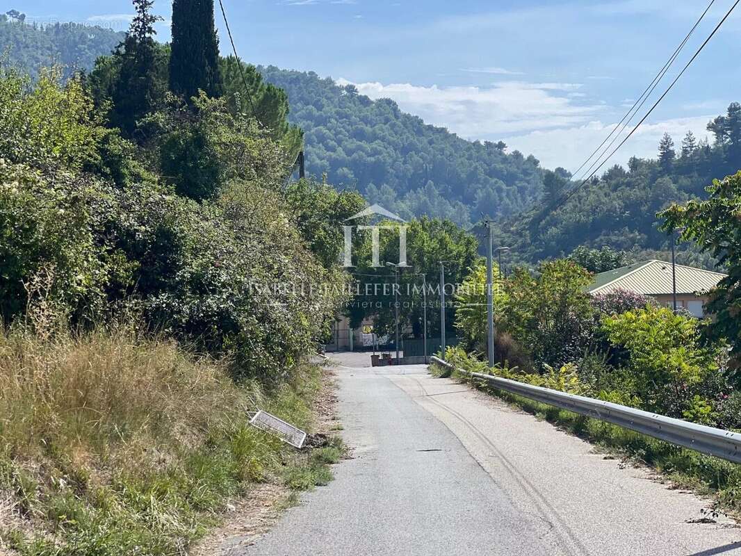 Terrain à L'ESCARENE