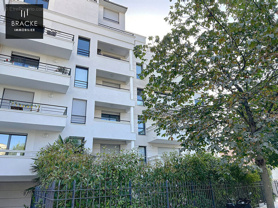 Appartement à COURBEVOIE