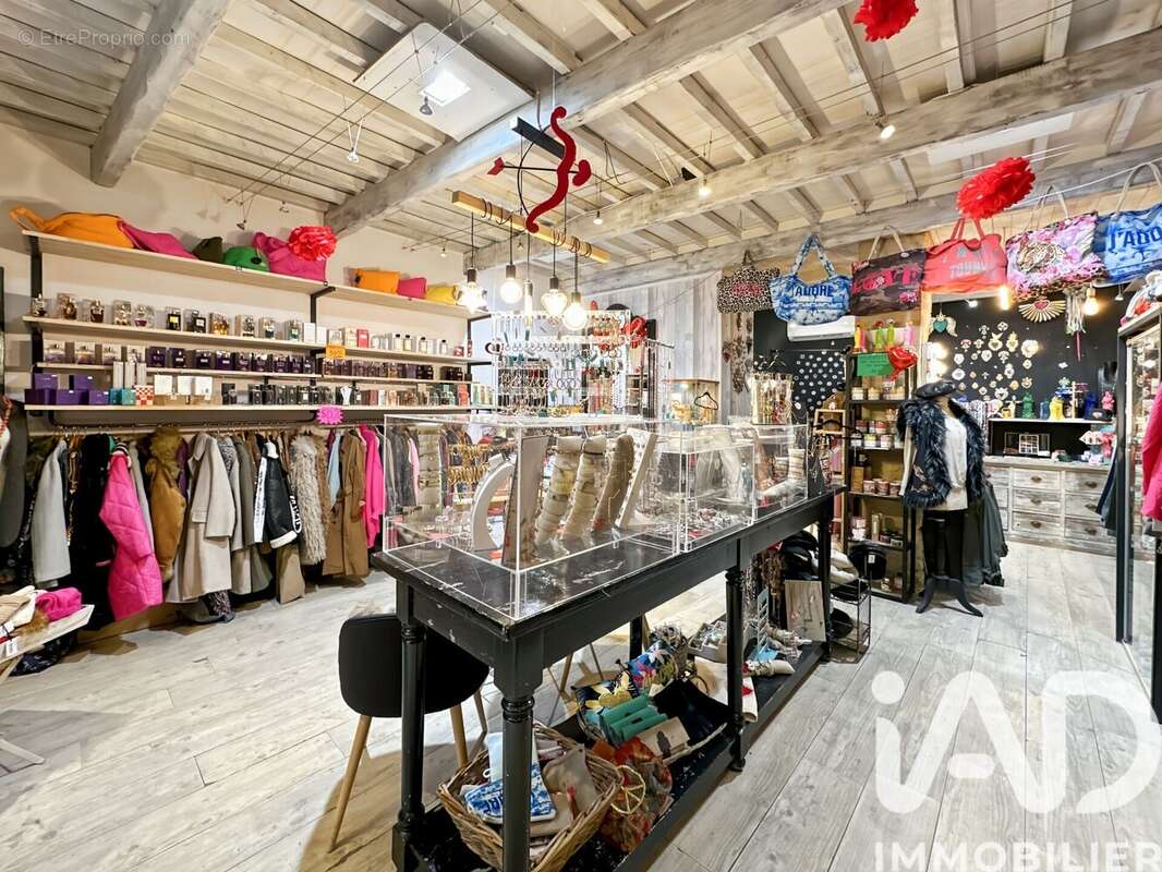 Photo 2 - Commerce à UZES