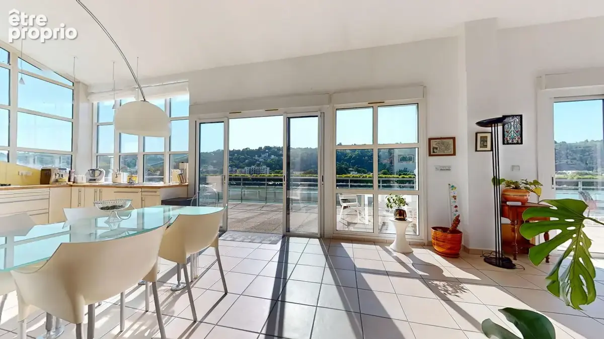 Appartement d'exception avec terrasse panoramique sur le Rhône - photo 11