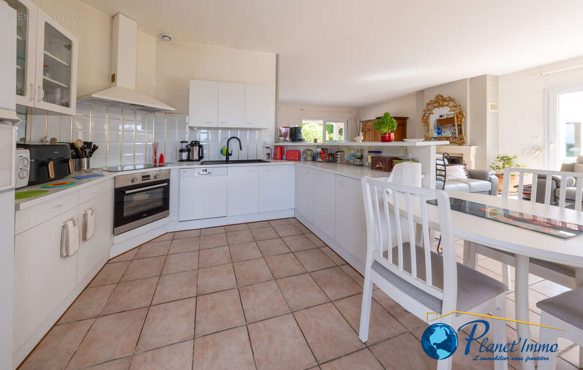 Maison à SAINT-BONNET-LES-OULES