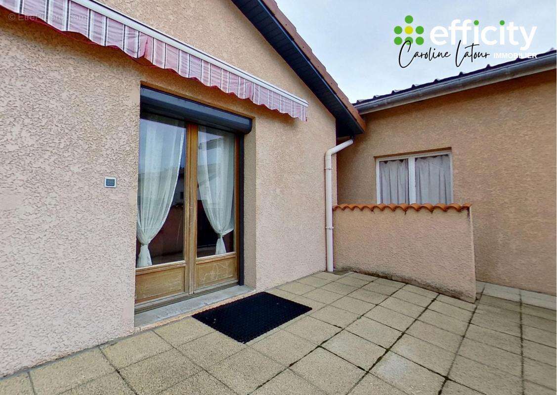 Maison à SAINT-ETIENNE-LE-MOLARD