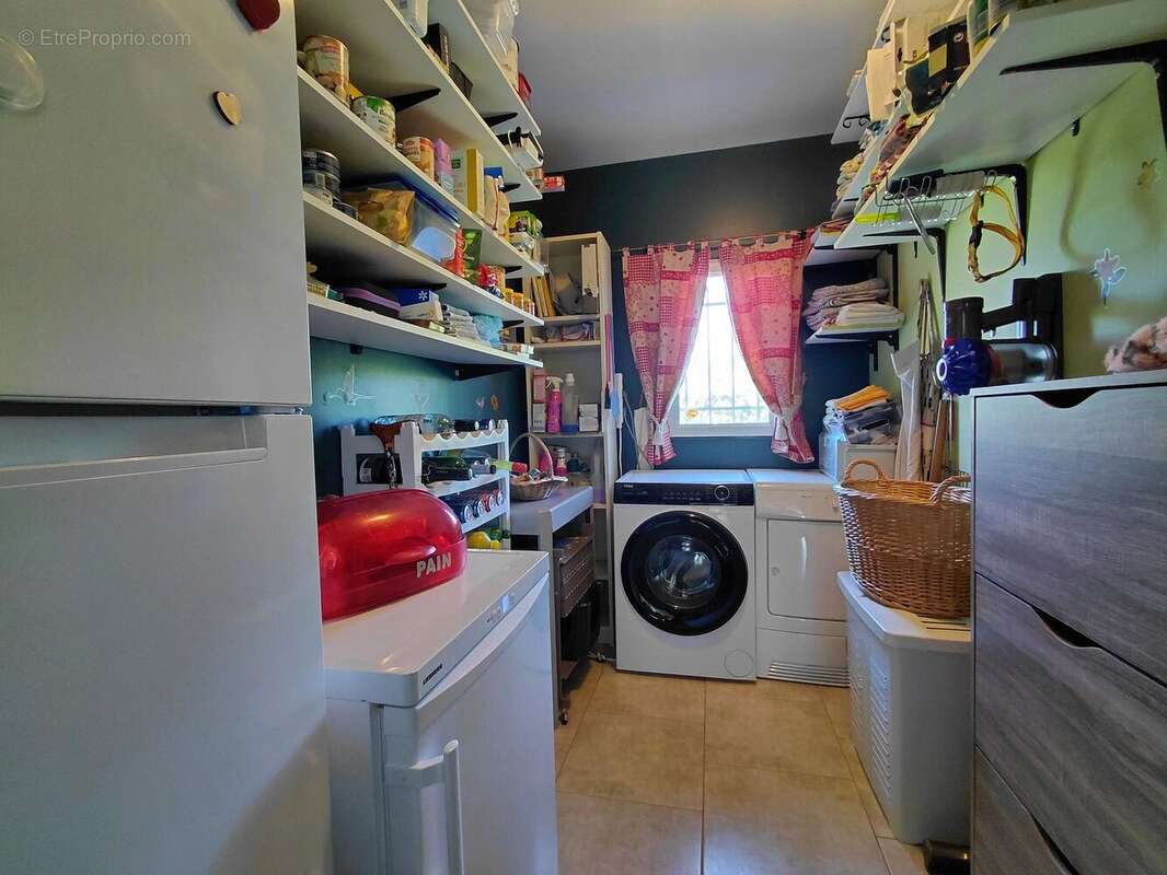 Maison de plain-pied avec double garage, atelier et terrain de 1 200 m² - photo 11