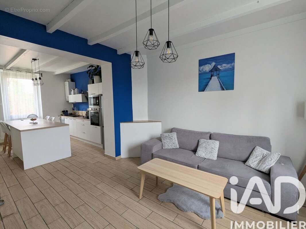 Photo 2 - Maison à LE CHAMBON-FEUGEROLLES