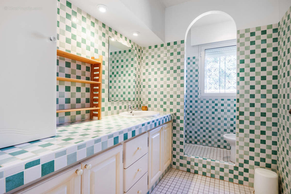 Villa type 6 de plain-pied avec jardin paysager à Marina di Fiori - photo 4