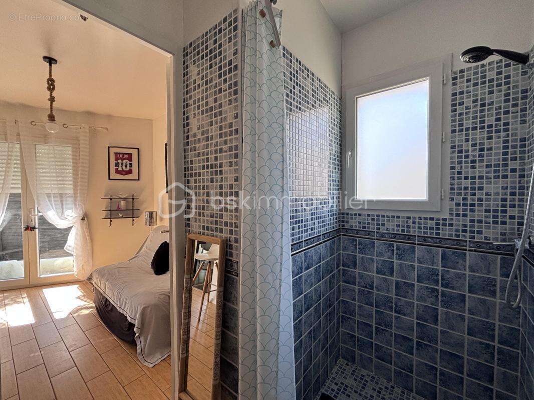 Agde – Maison T7 -  Plain-Pied - avec Piscine, Jacuzzi et garage - photo 22
