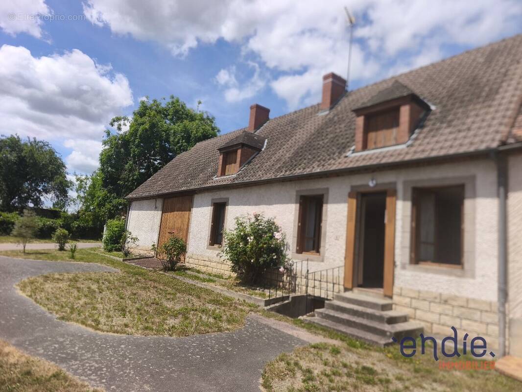 Maison à LOUROUX-BOURBONNAIS