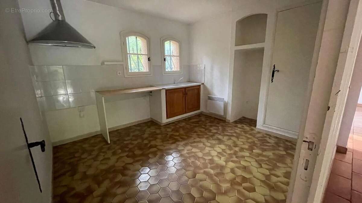 Maison à TOURRETTES