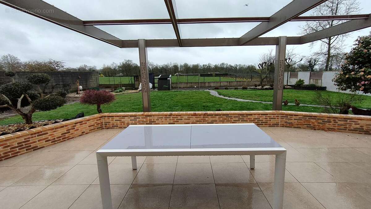 Maison à LES LANDES-GENUSSON