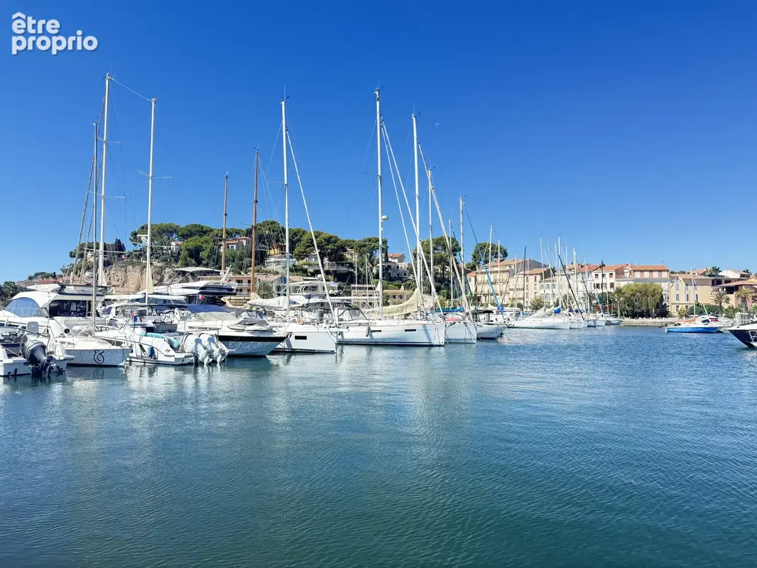 Sanary au coeur du village grand t1 grand coin nuit en parfait etat - photo 4
