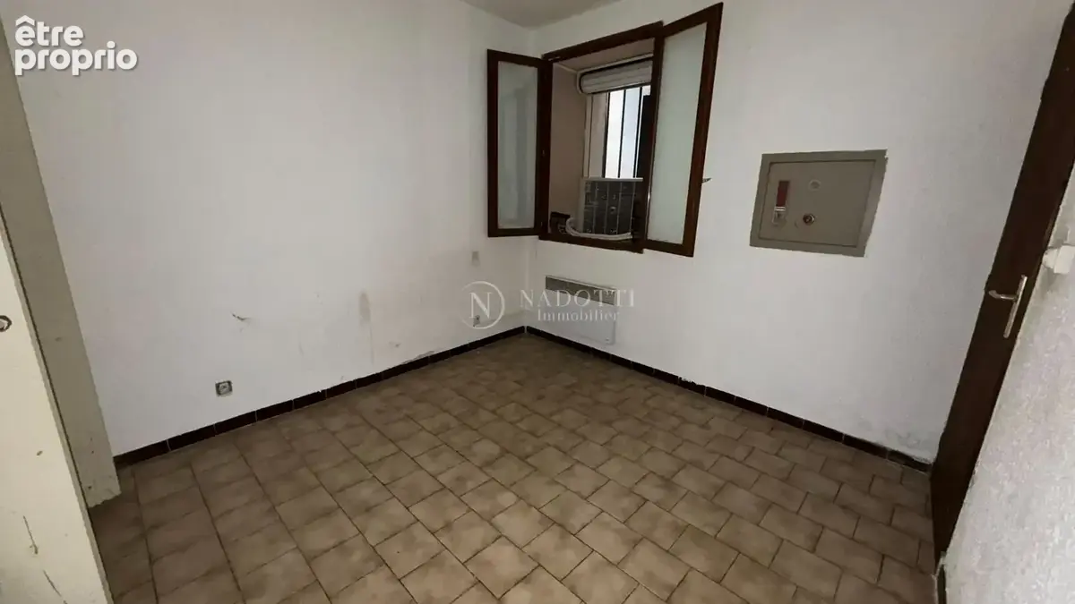 Appartement à rénover avec cour et place de parking - photo 6