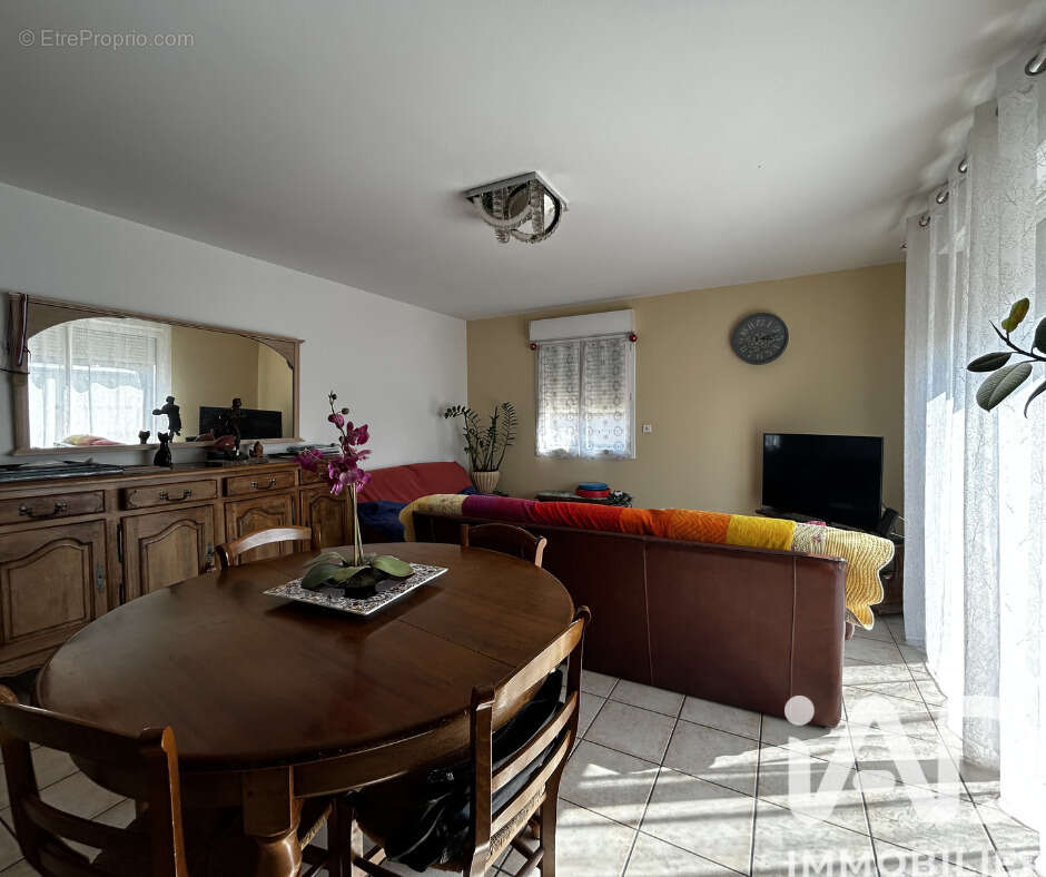 Photo 2 - Maison à ENTRAIGUES-SUR-LA-SORGUE