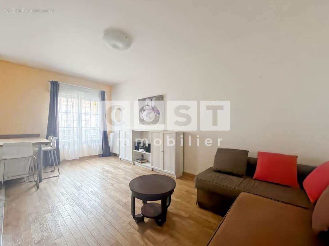 Appartement à LA GARENNE-COLOMBES
