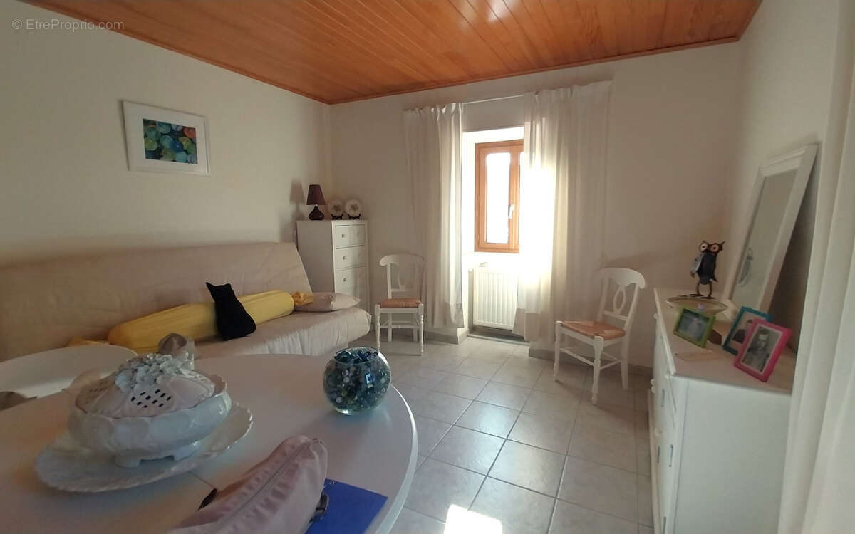 Maison à MILHAC-D'AUBEROCHE