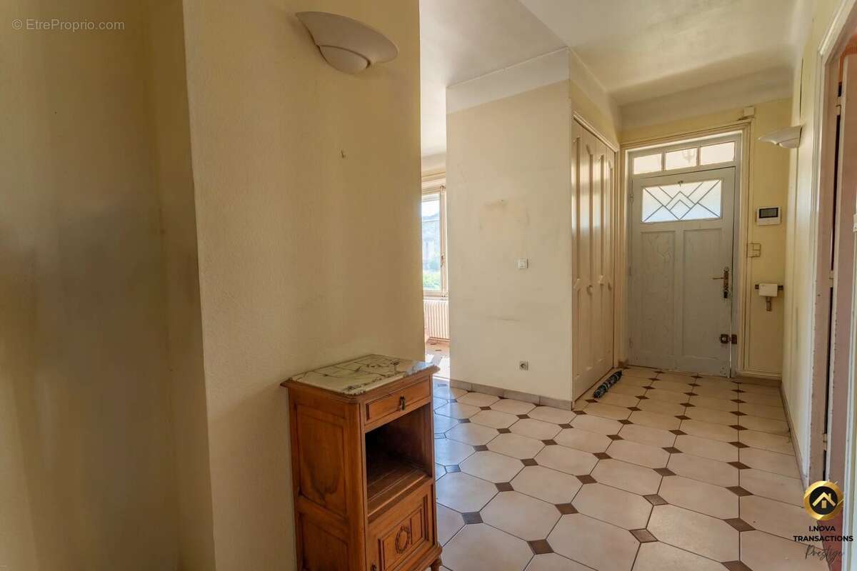 Maison 6 pièces de 150 m² en bord de Saône avec dépendance - photo 8