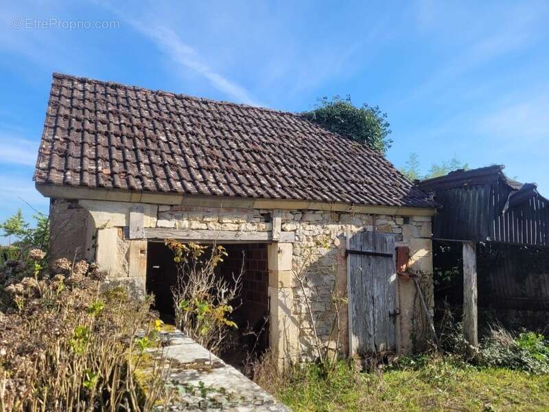 Maison à AINAY-LE-CHATEAU