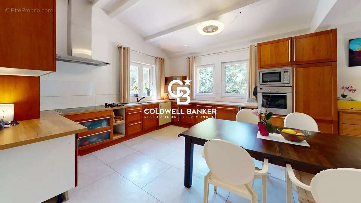 Maison de charme de plain-pied au cœur d'un parc d'oliviers de 5 030 m² - photo 5