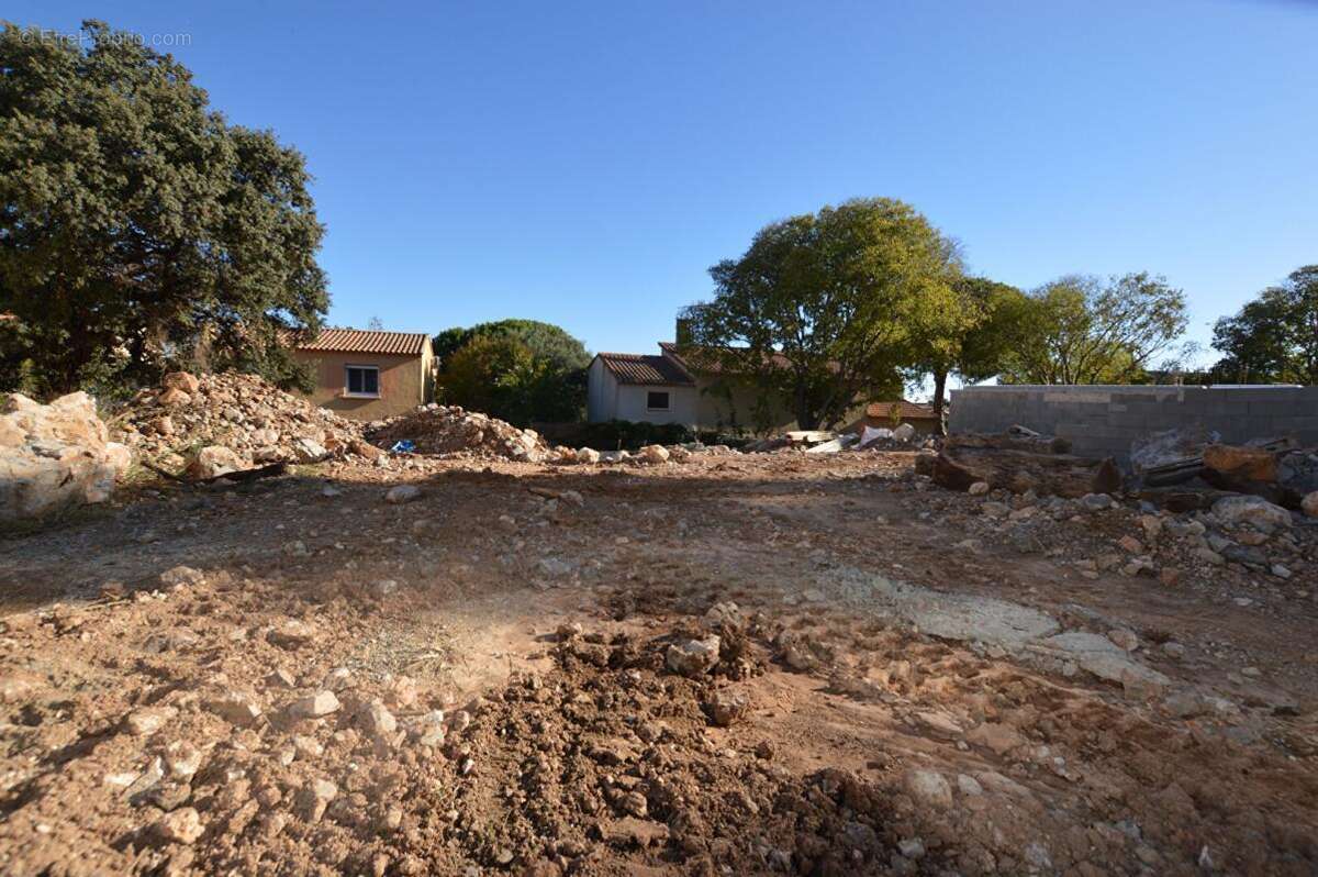 Terrain a bâtir, viabilise & libre de construction et de constructeur  515m² - photo 2