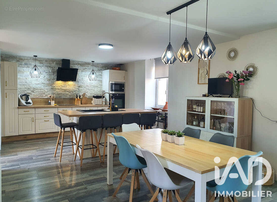 Maison 165 m² à Chasseneuil-Sur-Bonnieure  - photo 2