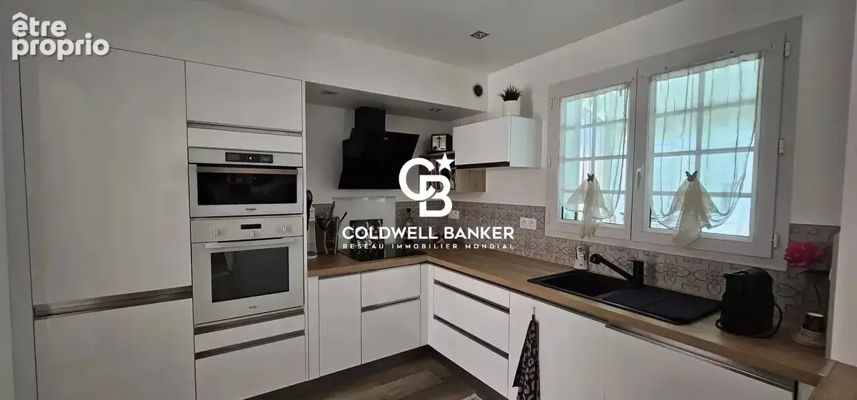 EXCLUSIVITÉ COLDWELL BANKER — Villa avec piscine et véranda à Fréjus - photo 18