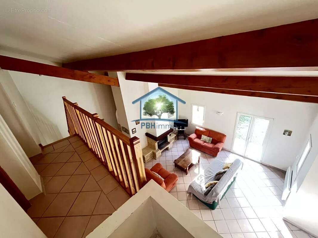 NIMES (30), Propriété de 193 m2 sur terrain de 2676m2 - photo 4