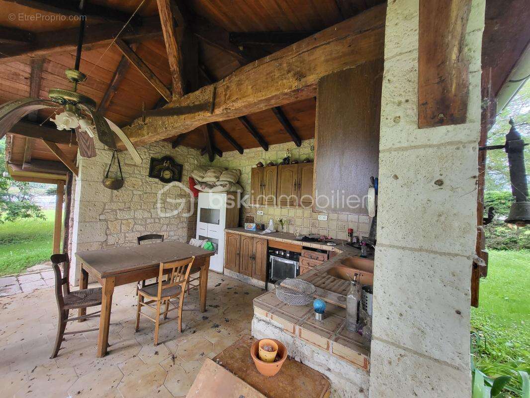 Maison en pierre+ maison locative-hangar et dependances sur parcelle de 8000 m² - photo 21