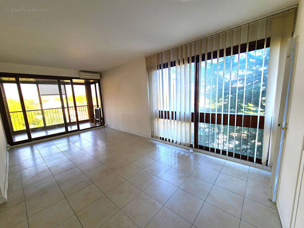 Appartement à FONTENAY-LE-FLEURY