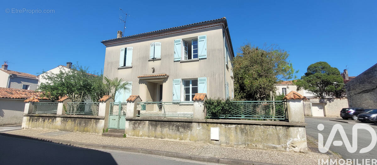 Photo 1 - Maison à SAINT-JEAN-D'ANGELY