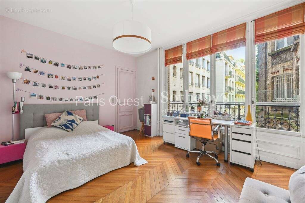 Appartement à NEUILLY-SUR-SEINE