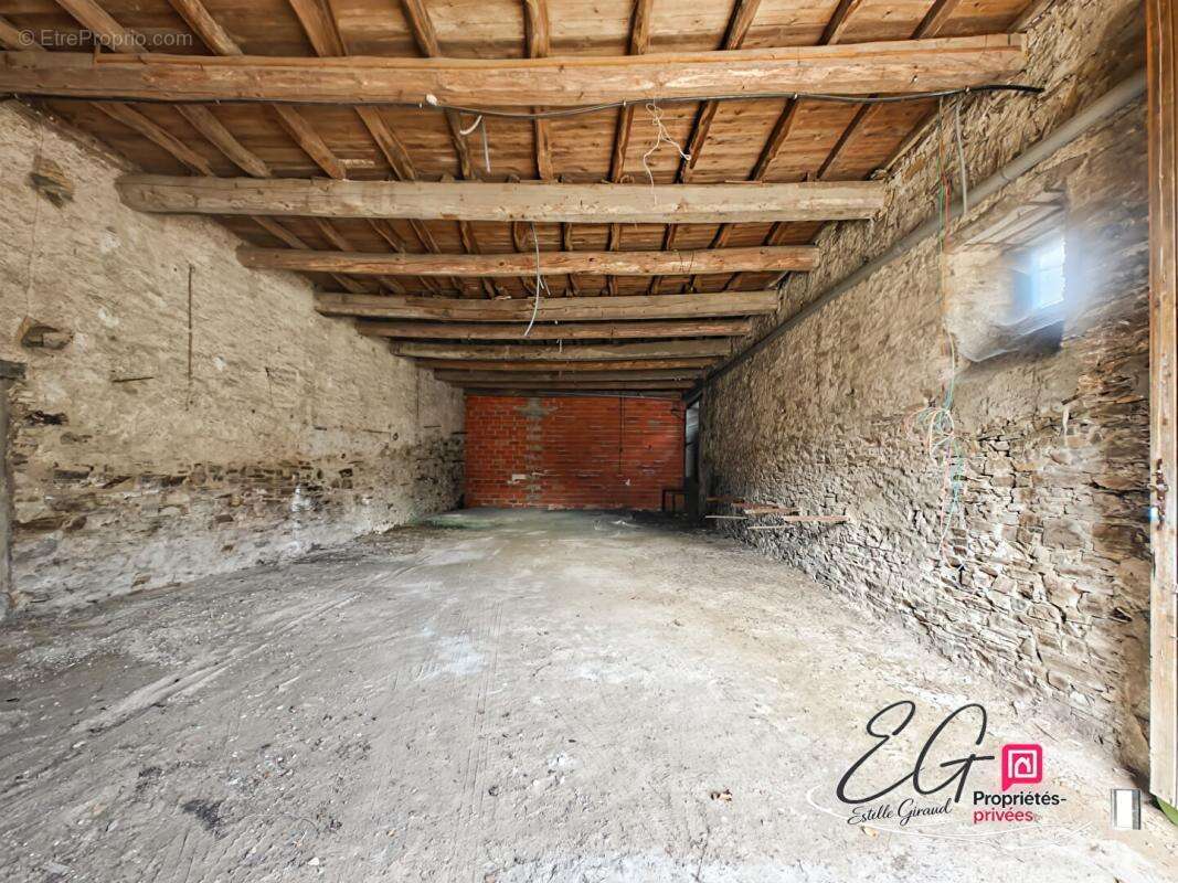 Garage - atelier de 132 m² - accès camping-car, camion ou utilitaire - photo 8