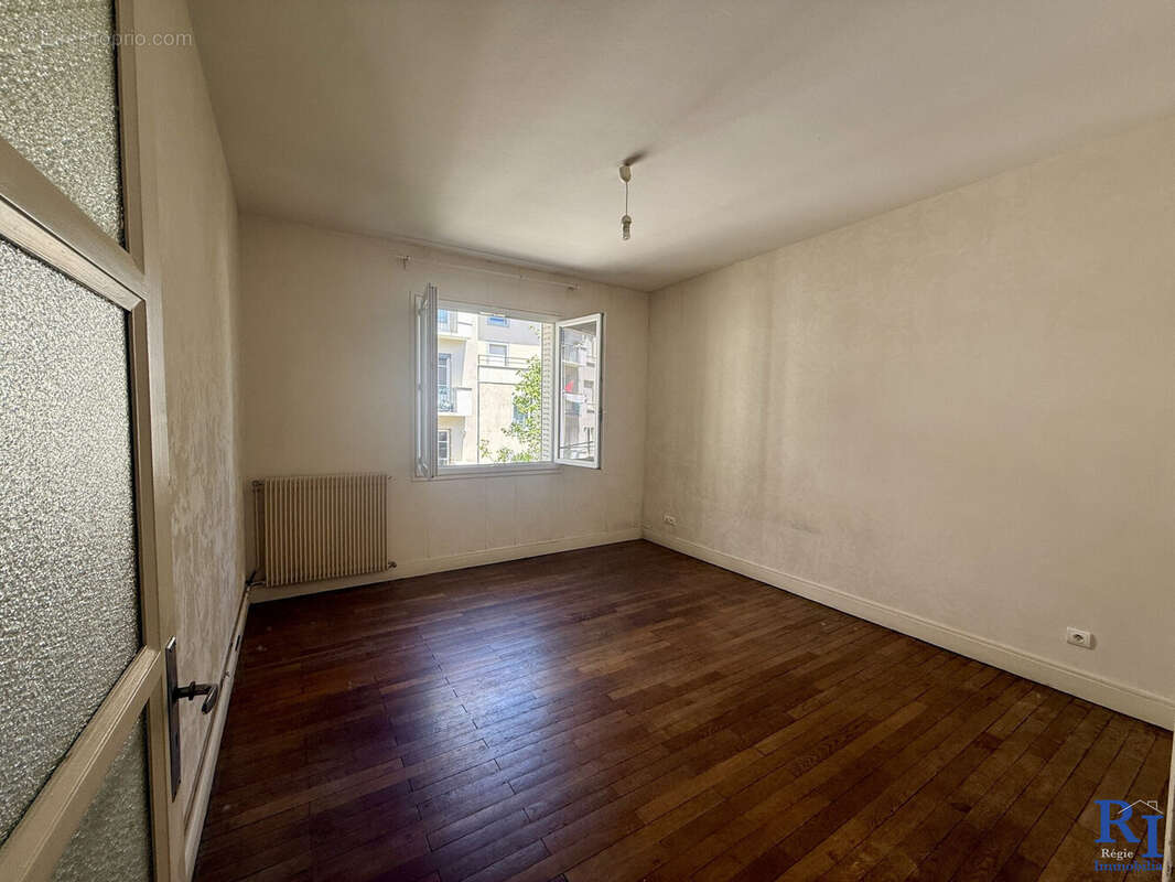 Chambre sur cour intérieure - Appartement à GRENOBLE